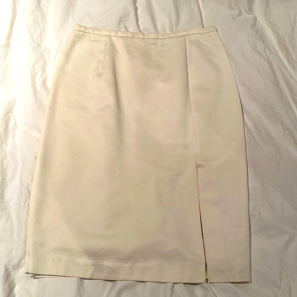 Michael Kors, cream stretchy pencil skirt. Size 6